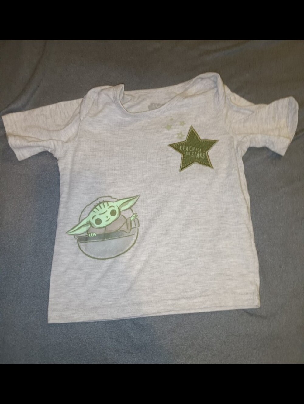 EUC Star Wars Baby Yoda Reach For The Stars Boys T-Shirt 24M